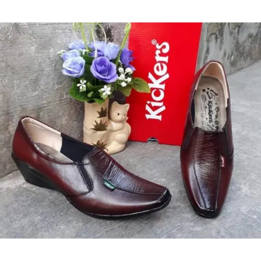 Sepatu kantor kulit wanita