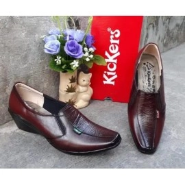 Sepatu kantor kulit wanita