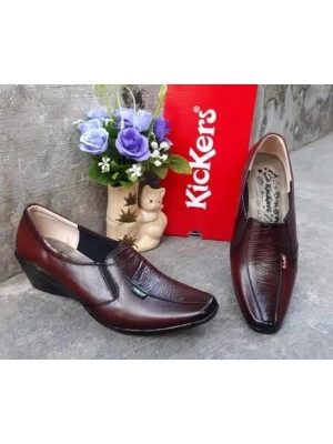 Sepatu kantor kulit wanita