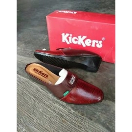 Sepatu kantor kulit wanita