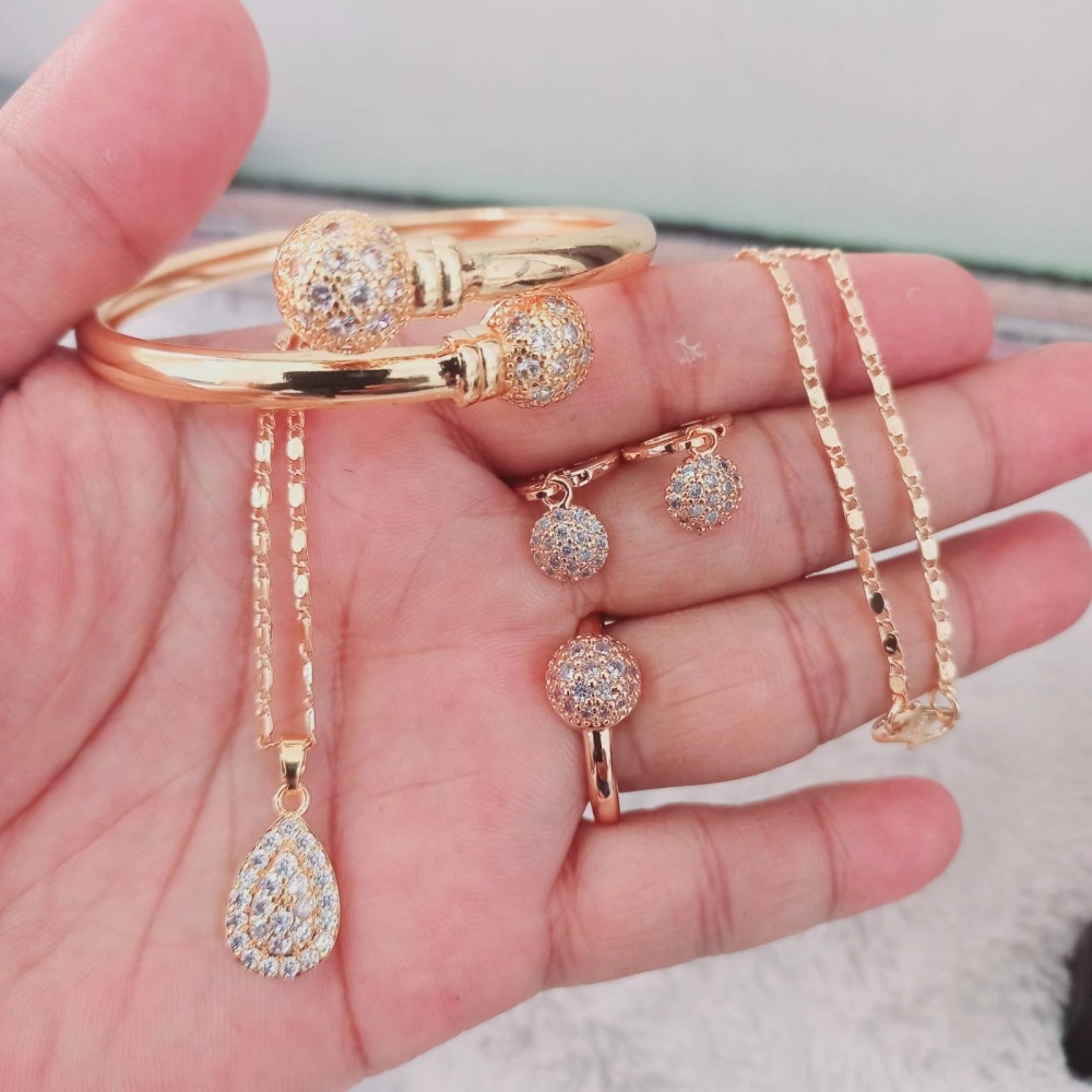 Satu Set Gelang Banggel Bulat Lengkap Anti Karat Dan Luntur 040 Satu Set Gelang Banggel Bulat Lengkap Anti Karat Dan Luntur 040