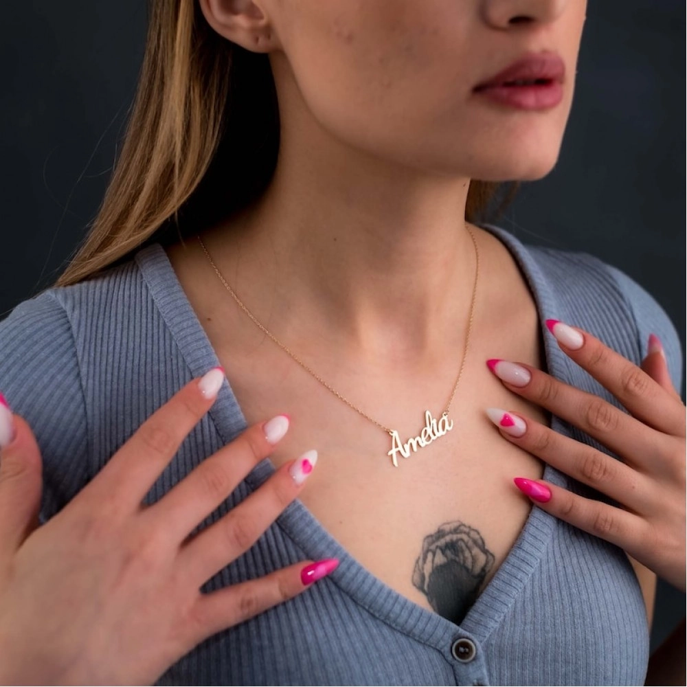 Kalung Nama - Zedd Jewelry: Warna Silver Dan Emas Tahan Lama Anti Karat - Amelia Necklace: Titanium 18K Gold Plated Kalung Nama - Zedd Jewelry: Warna Silver Dan Emas Tahan Lama Anti Karat - Amelia Necklace: Titanium 18K Gold Plated